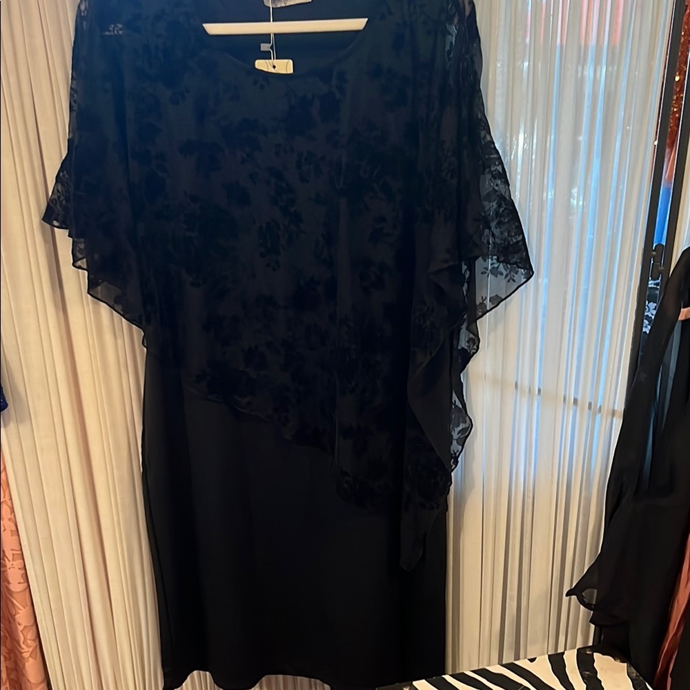 Sese Code Chic Black Midi Dress with Timeless Elegance